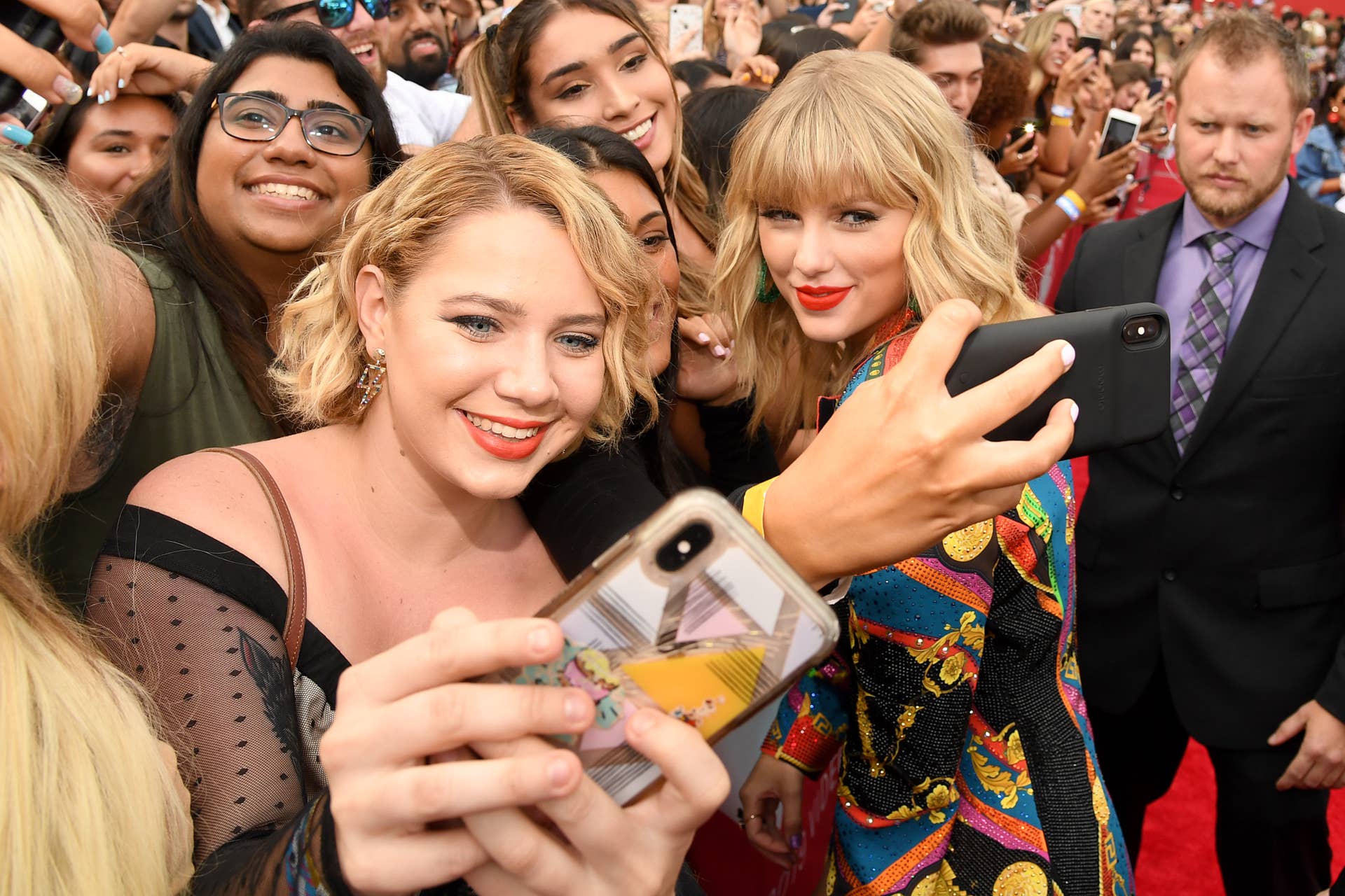 NEWARK, NEW JERSEY - AUGUST 26: Taylor Swift takes a selfie with fans at the 2019 MTV Video Music Awards at Prudential Center on August 26, 2019 in Newark, New Jersey. (Photo by Kevin Mazur/WireImage)
